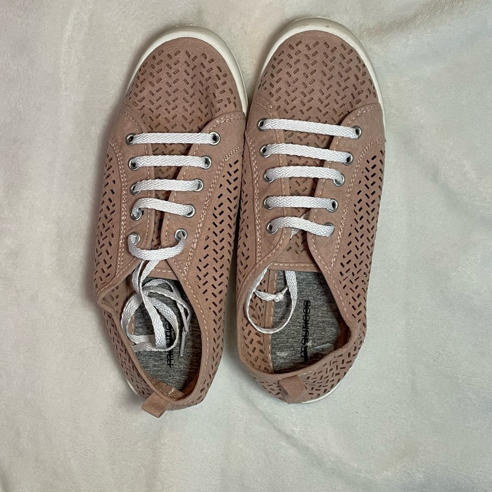 Maurice’s sneaks